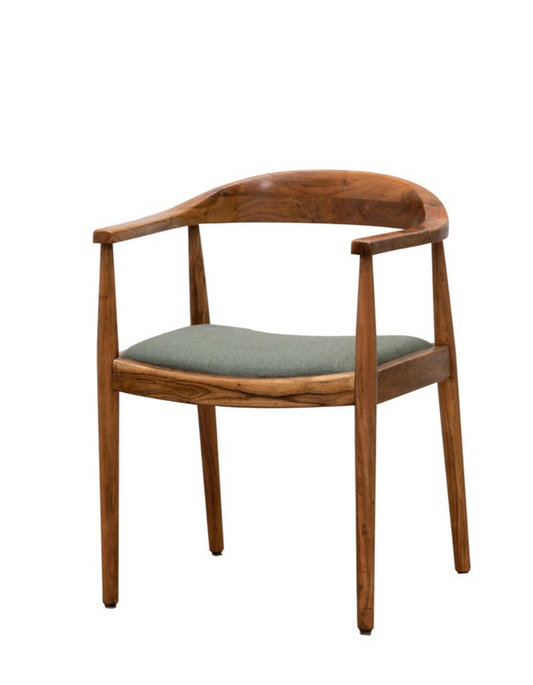 Silla de madera con brazos